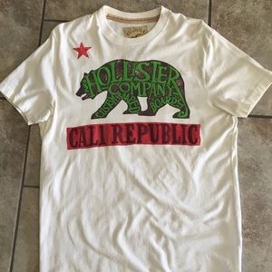 Hollister graphic T